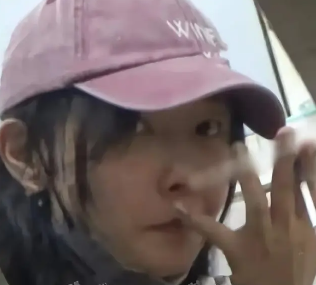 煙酒不離身，深夜聚餐照片曝光，白百何名字打分，解析