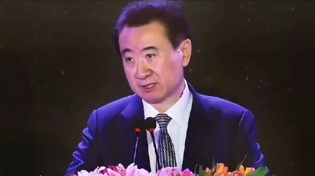 王健林繼續(xù)出售萬達(dá)廣場(chǎng)，王健林名字打分，解析