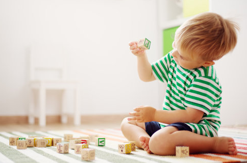 男孩起名丨出類拔萃的男寶寶高分名字，千金難買的男孩好名字