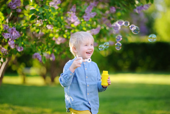 蛇年的男孩取什么名字好?2025屬蛇男孩較佳取名來了