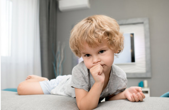 蛇年的男孩取什么名字好?2025屬蛇男孩較佳取名來了