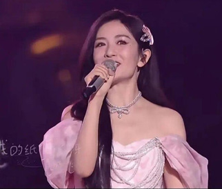 謝娜跨年夜情緒失控淚崩，謝娜名字打分，解析