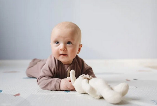 女孩起名丨何姓女孩高雅有涵養的名字大全