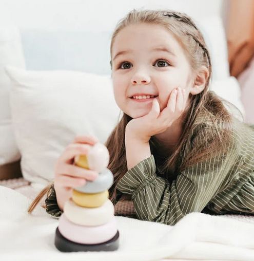 姓盛的女孩名字清冷2個字的有哪些?