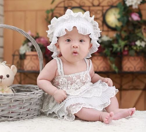 2025屬蛇大氣高端屬蛇的寶寶名字的寶寶坐著圖片